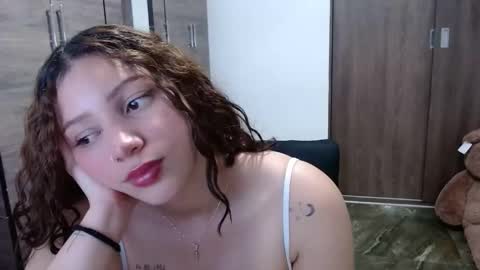 lunaa_sub online show from February 2026 05:39:02 PM