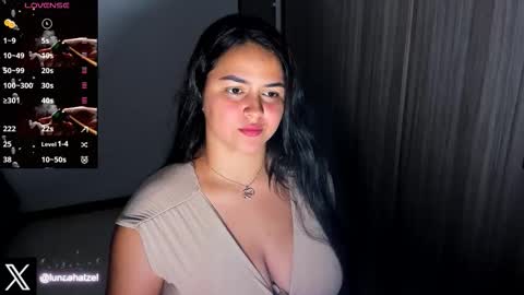 Snapshot of lunaahatzel chatting on January 2026 06:39:02 AM Luna Hatzel online show from January 2026 06:39:02 AM