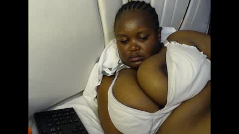 lunabloom01 online show from February 2026 04:55:01 PM