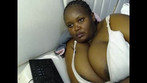 lunabloom01 online show from February 2026 05:16:02 PM