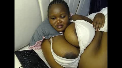 lunabloom01 online show from February 2026 01:16:01 PM