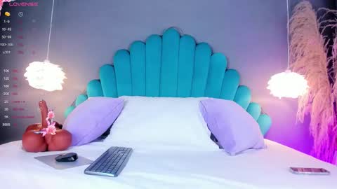 Luna  online show from October 2025 05:13:02 PM