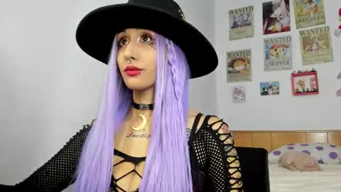 lunacristal_moon online show from May 2026 07:49:02 AM