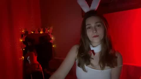 lunafeather online show from April 2026 07:01:02 PM