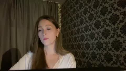 Snapshot of lunafeather chatting on June 2026 10:01:02 PM lunafeather online show from June 2026 10:01:02 PM