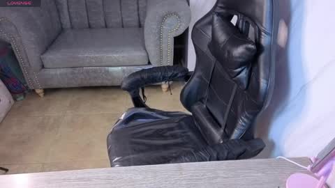 Lunafemme tf online show from April 2026 03:26:01 AM