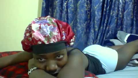Snapshot of lunah_kitty chatting on May 2026 09:01:01 PM lunah_kitty online show from May 2026 09:01:01 PM