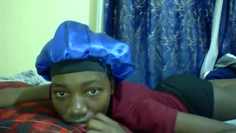 Snapshot of lunah_kitty chatting on May 2026 12:19:01 AM lunah_kitty online show from May 2026 12:19:01 AM
