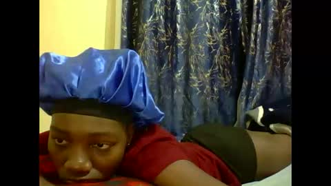 Snapshot of lunah_kitty chatting on May 2026 04:19:02 AM lunah_kitty online show from May 2026 04:19:02 AM