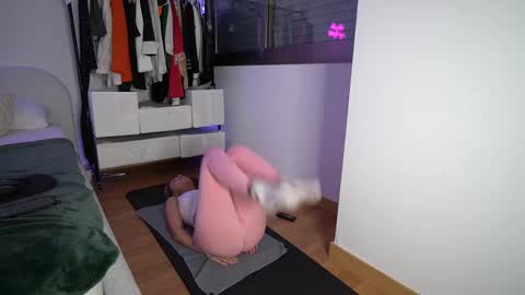 Laura online show from February 2025 04:09:02 AM