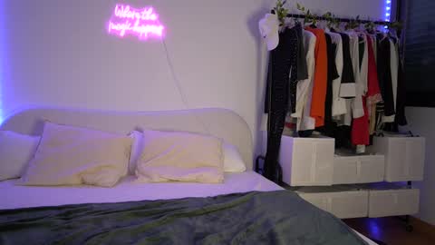 Laura online show from February 2025 07:12:01 AM