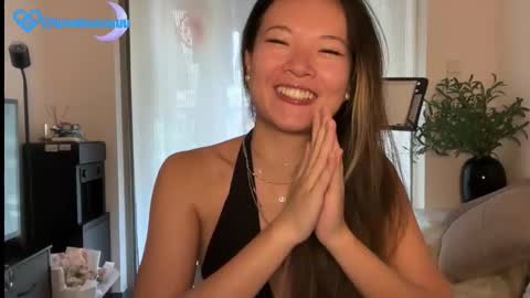 Snapshot of lunalovesuuuuu chatting on March 2026 12:45:01 AM Luna online show from March 2026 12:45:01 AM