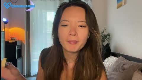 Snapshot of lunalovesuuuuu chatting on April 2026 01:28:01 AM Luna online show from April 2026 01:28:01 AM