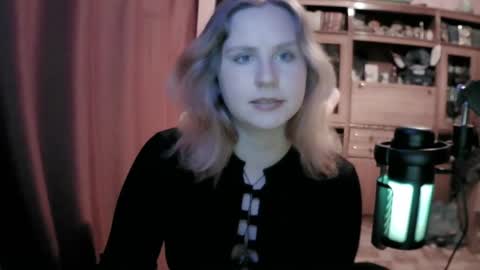 lunamystique_ online show from April 2026 05:24:02 PM