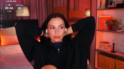 Snapshot of lunanight_ chatting on April 2026 08:39:02 PM Luna next streams Mon Fri Sat Sun 8pm-5am gmt0 online show from April 2026 08:39:02 PM