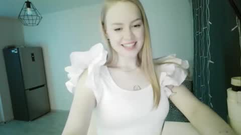 lunapeony online show from March 2026 06:58:02 PM