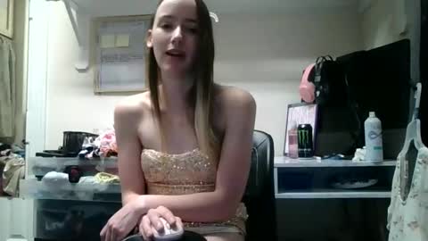 lunapixie2020 online show from February 2025 05:45:01 PM