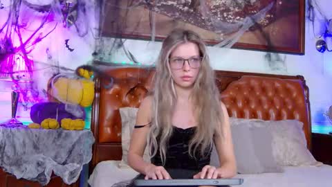 Luna Rishi online show from October 2025 11:51:02 AM