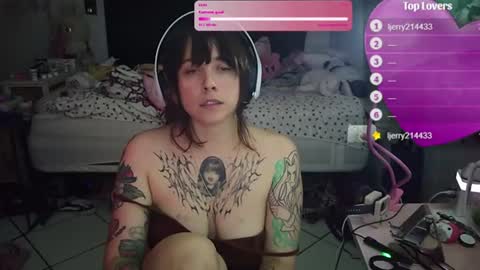 Snapshot of lunarqueen420 chatting on June 2026 06:29:01 AM lunarqueen420 online show from June 2026 06:29:01 AM