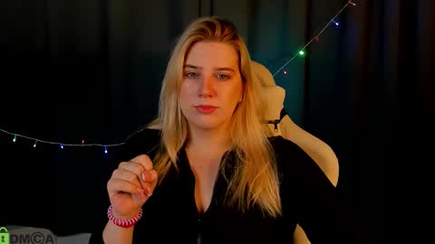 LunasShine online show from January 2026 04:07:02 AM