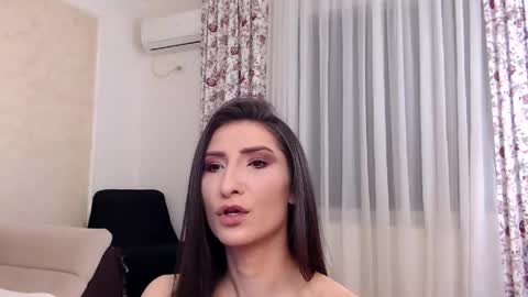 lunastars13 online show from April 2026 05:39:02 PM