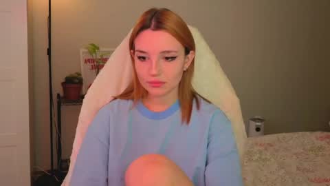 Snapshot of lunatale chatting on April 2026 10:47:02 AM Kate online show from April 2026 10:47:02 AM