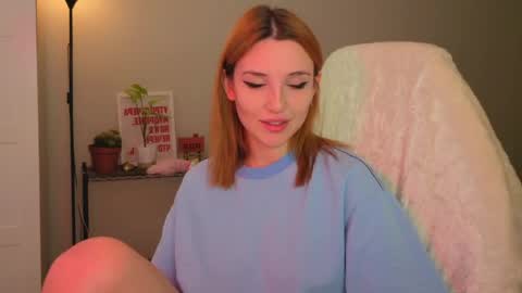 Snapshot of lunatale chatting on April 2026 12:29:02 PM Kate online show from April 2026 12:29:02 PM