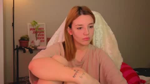 Snapshot of lunatale chatting on April 2026 11:30:02 AM Kate online show from April 2026 11:30:02 AM