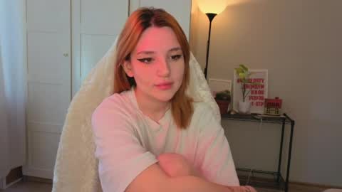 Snapshot of lunatale chatting on May 2026 09:58:01 AM Kate online show from May 2026 09:58:01 AM