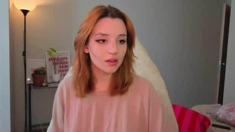 Snapshot of lunatale chatting on May 2026 09:39:02 AM Kate online show from May 2026 09:39:02 AM