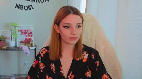 Snapshot of lunatale chatting on May 2026 10:00:01 AM Kate online show from May 2026 10:00:01 AM