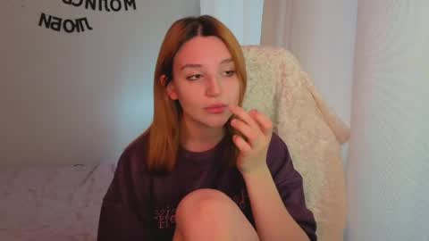 Snapshot of lunatale chatting on May 2026 10:24:02 AM Kate online show from May 2026 10:24:02 AM