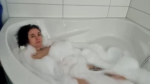 Luna  powered by bitch dust online show from November 2025 02:06:02 PM