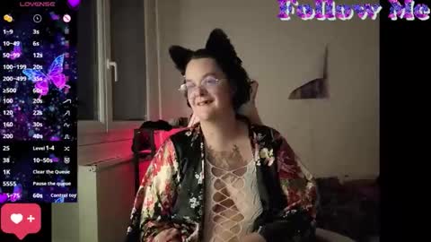 lunatigre online show from April 2026 07:37:01 PM