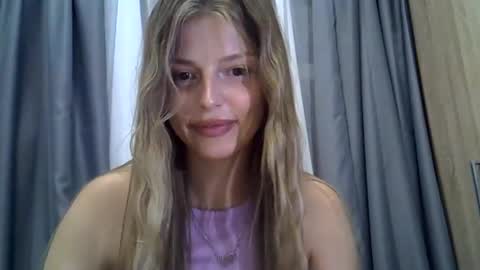 Luna  online show from September 2025 08:31:01 PM