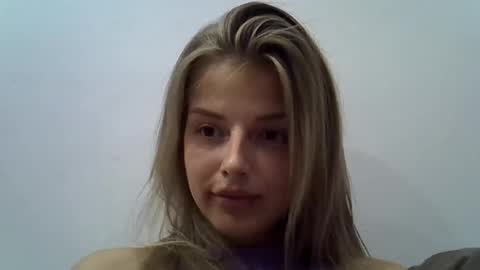 Luna  online show from September 2025 08:36:02 PM