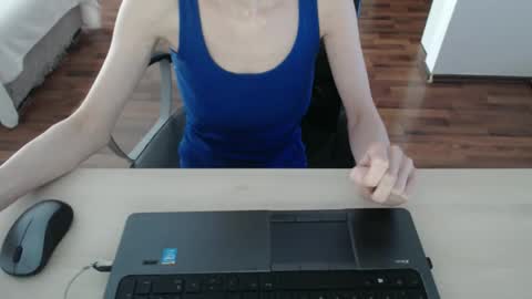 Snapshot of lunavibe_ chatting on May 2026 12:44:02 PM lunavibe_ online show from May 2026 12:44:02 PM