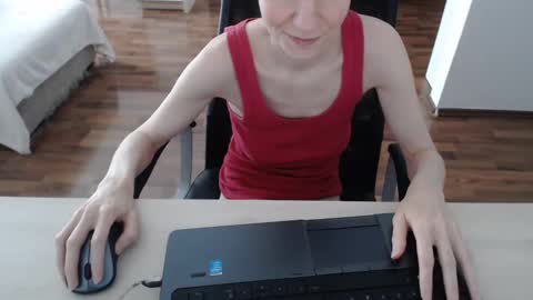 Snapshot of lunavibe_ chatting on June 2026 02:33:01 PM lunavibe_ online show from June 2026 02:33:01 PM