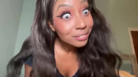 Snapshot of lunchboxgirl chatting on April 2026 12:35:02 AM lunchboxgirl online show from April 2026 12:35:02 AM