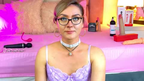 lunitadiva online show from March 2026 03:49:02 PM