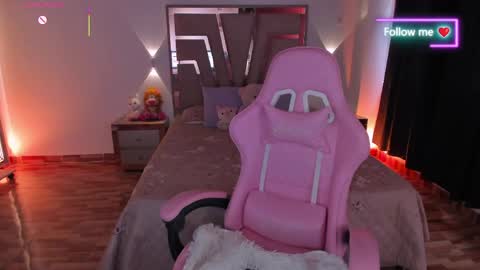 Snapshot of lunna_roosee chatting on May 2026 05:01:01 PM LUNA ROSE online show from May 2026 05:01:01 PM
