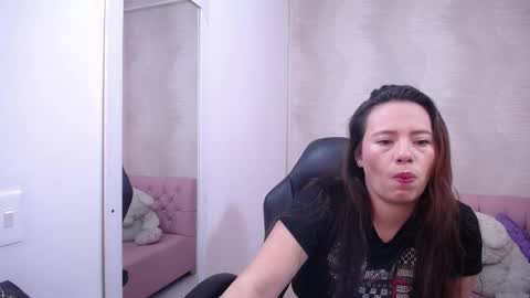 Snapshot of lunnadoll chatting on March 2025 02:54:01 AM Katty what ever do you want on my pv is for extra tokens minimi 250 tks ty u for understand online show from March 2025 02:54:01 AM