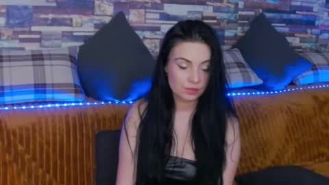 LunnaGray online show from December 2025 05:23:01 AM