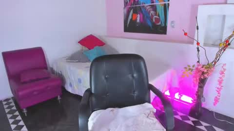 LunoxLili online show from December 2024 06:06:01 PM