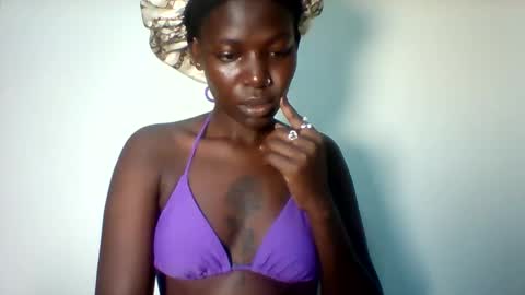 luo_queen online show from April 2026 02:51:01 AM