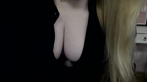 Hailey online show from December 2025 10:15:01 PM