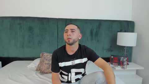 Lushian And Luna online show from November 2025 11:18:01 PM