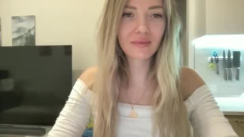 lusiluv online show from April 2026 08:33:02 PM