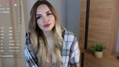 Briena online show from November 2025 06:12:01 AM