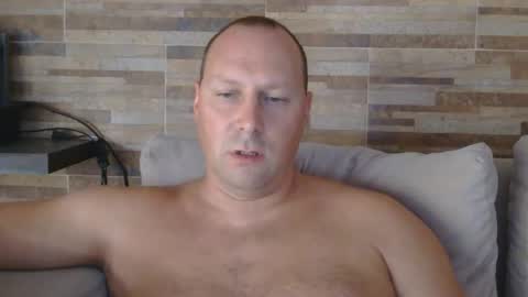 lustonfan online show from April 2026 07:01:02 PM